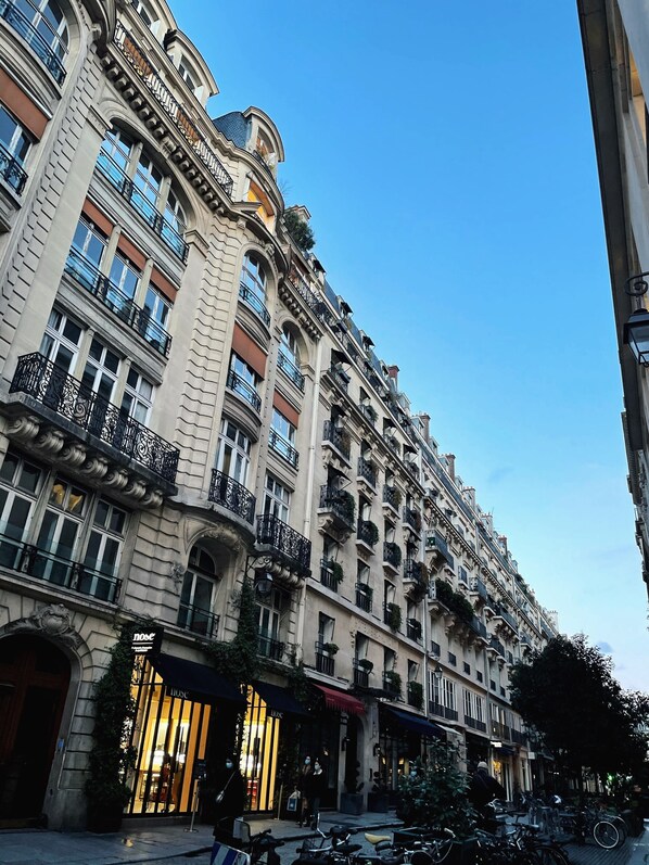 المنشأة من الخارج