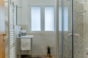 Dusj, bidé og håndklær