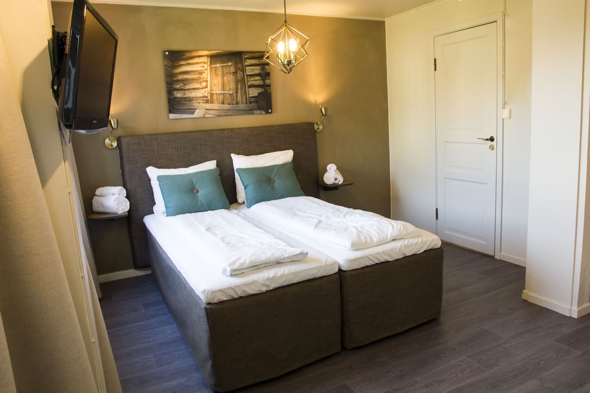 Standard Twin Room | Katil bayi/kot (surcaj), Wi-fi percuma, cadar katil, akses kerusi roda