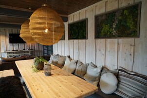 24-英寸纯平电视（配备有线频道）、电视、玩具