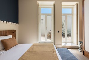 Deluxe Apartment | Free WiFi, bed sheets