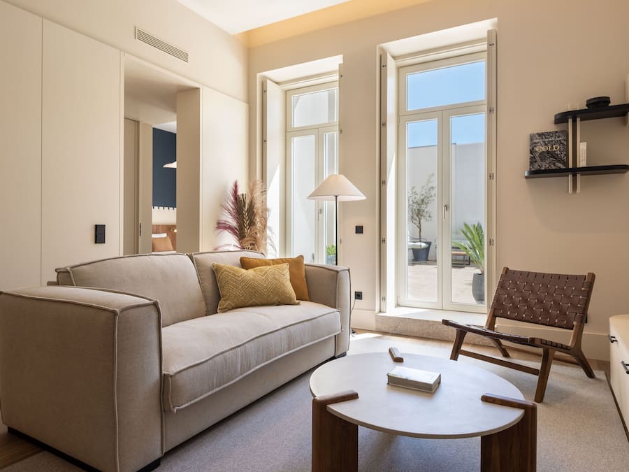 Deluxe Apartment | Living area | Flat-screen TV