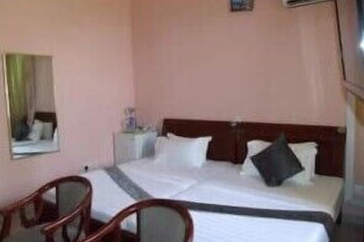 In-room safe, free WiFi, bed sheets