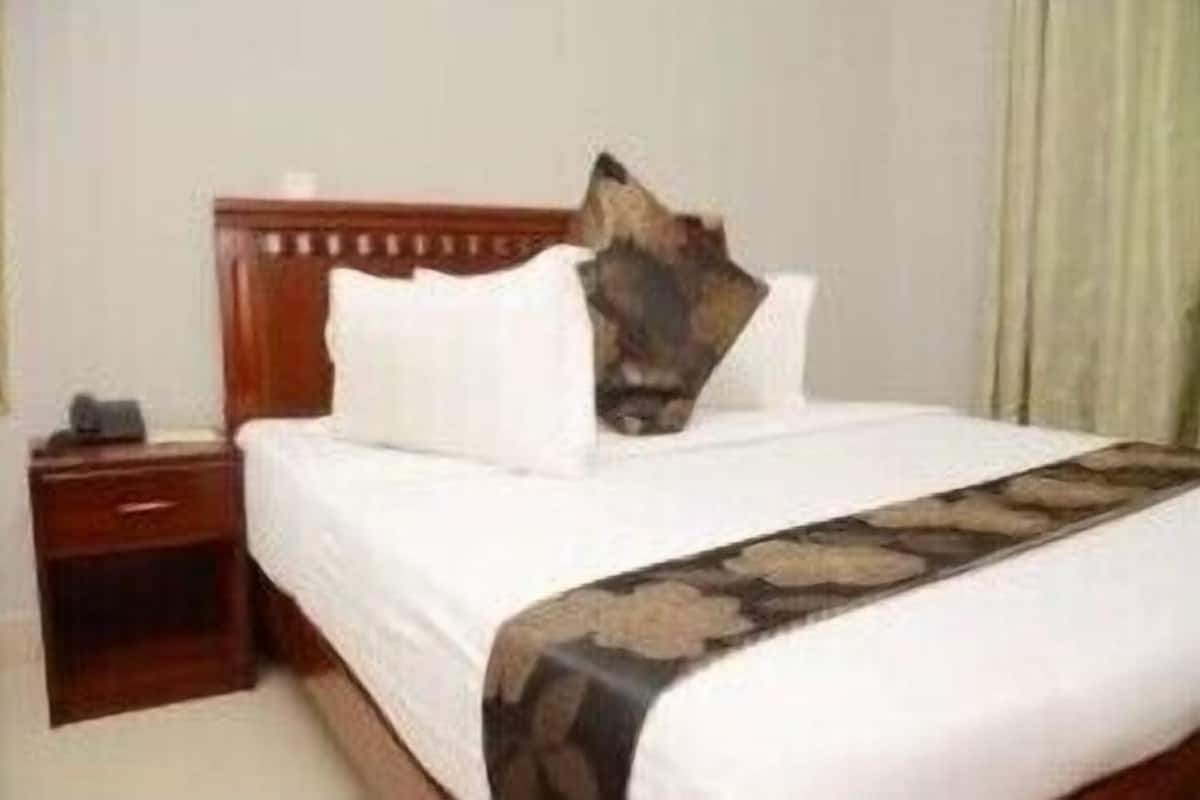 In-room safe, free WiFi, bed sheets