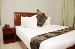 In-room safe, free WiFi, bed sheets