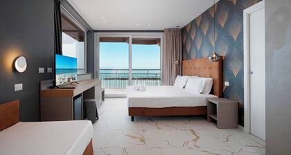 HOTEL COLA FRONTEMARE