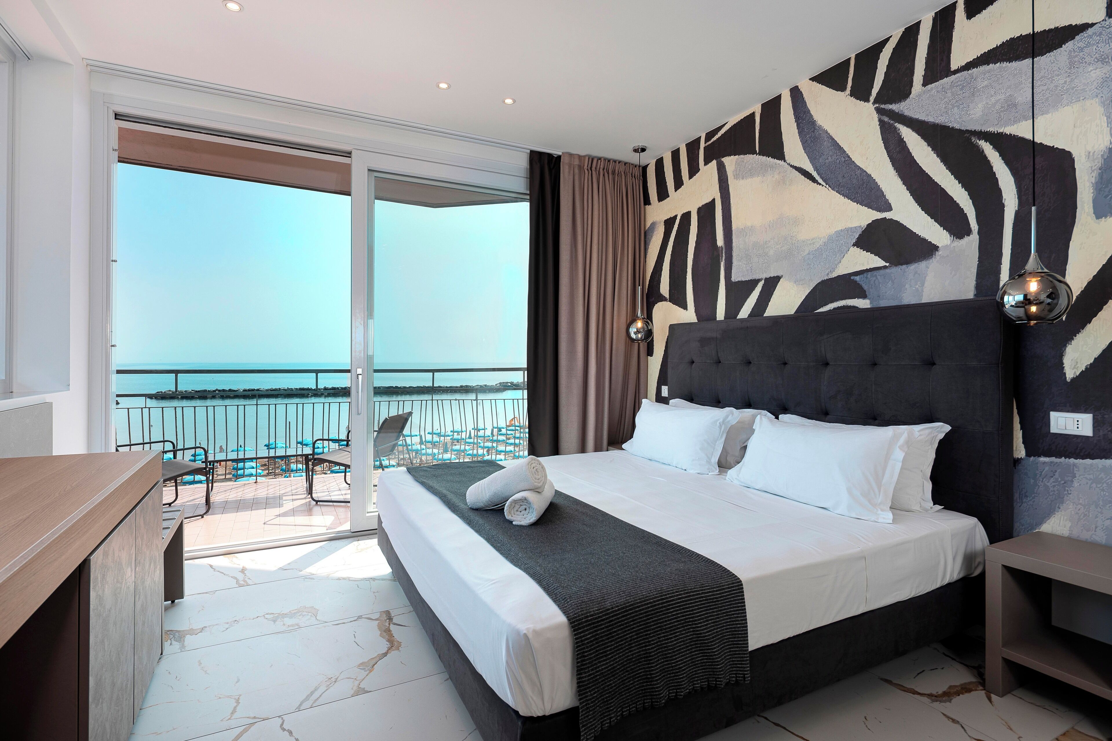 Neljän hengen superior-huone | Tallelokero huoneessa, ilmainen Wi-Fi