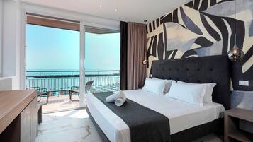 Neljän hengen superior-huone | Tallelokero huoneessa, ilmainen Wi-Fi