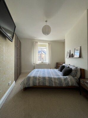 2 bedrooms, iron/ironing board, travel crib, free WiFi - Cosy Home in the centre of Amble (Amble)