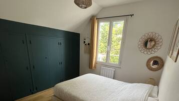 2 habitaciones, escritorio, cuna de viaje y wifi