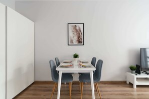 Dining - Lwowska 2C | Functional Apartment | Parking (Poznan)