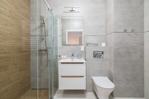 Shower - Lwowska 2C | Functional Apartment | Parking (Poznan)