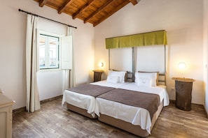 12 bedrooms, desk, iron/ironing board, travel cot - Charm Nature and Quiet Sousel House (Sousel)