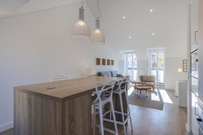 Garcia 28 | Apartment 4A | Bếp nhỏ riêng | Lò vi sóng, lò nướng, bếp nấu, máy rửa bát 