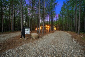Exterior detail - Eagles Ridge Retreat, Ping Pong, Games, Hot Tub, Firepit, Firewood Provided (Broken Bow)