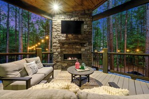 Property grounds - Eagles Ridge Retreat, Ping Pong, Games, Hot Tub, Firepit, Firewood Provided (Broken Bow)