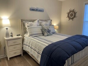 3 Schlafzimmer, Schreibtisch, Bügeleisen/Bügelbrett, Reisekinderbett