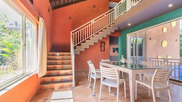 Signature Villa | Dining room