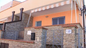A two-story building with stone facade and a balcony. - PRATORANIERI - GIRASOLE (Follonica)