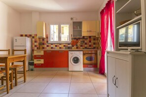 Kühlschrank, Mikrowelle, Ofen