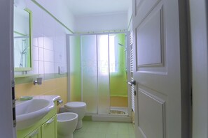 Shower, hair dryer - PRATORANIERI - GIRASOLE (Follonica)