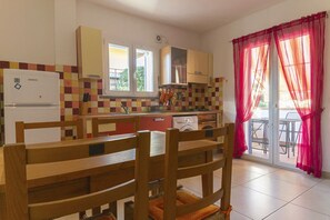 Kühlschrank, Mikrowelle, Ofen