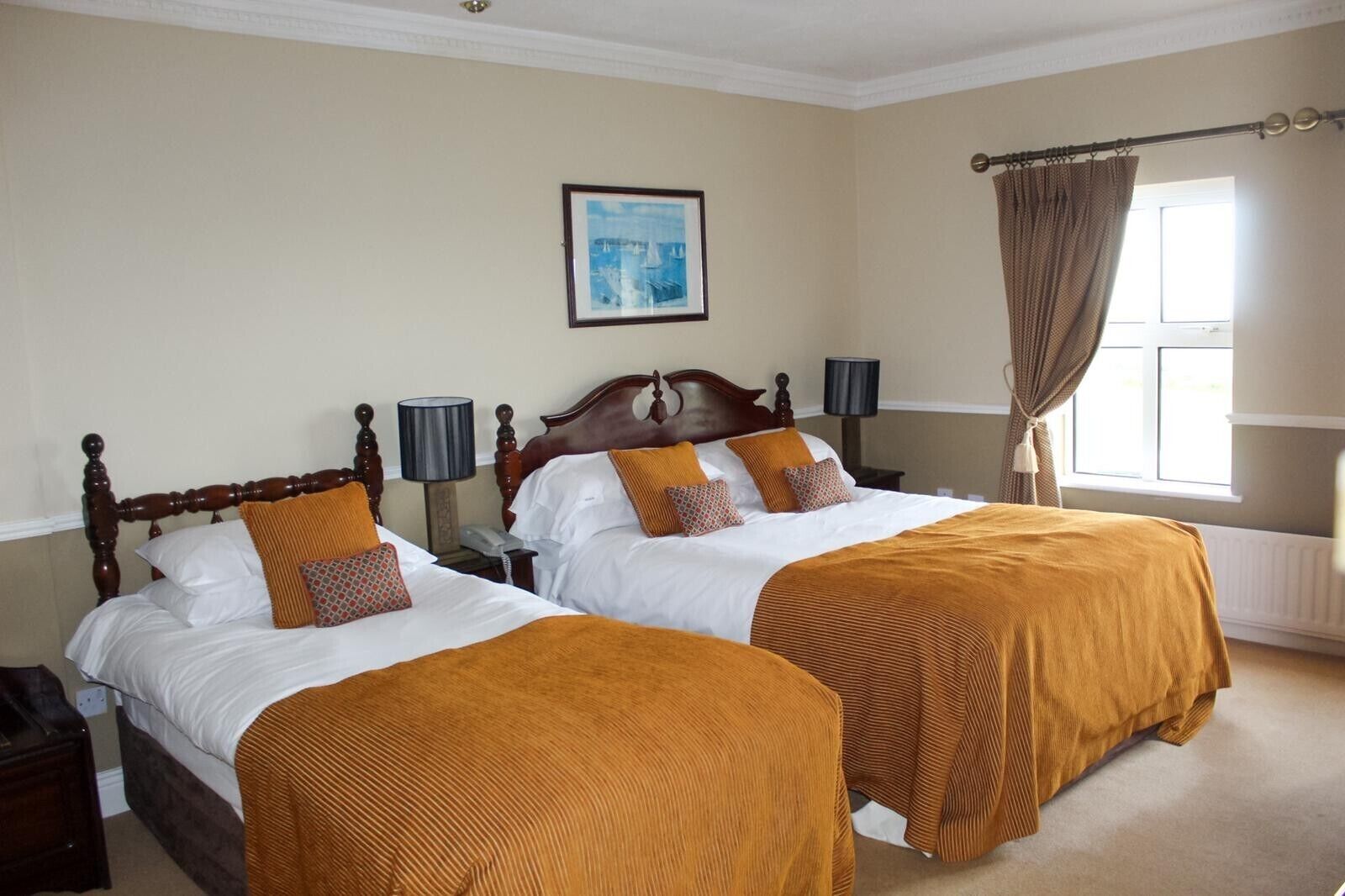 4 chambres, fer et planche à repasser, lit parapluie, Wi-Fi gratuit