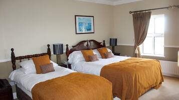 4 chambres, fer et planche à repasser, lit parapluie, Wi-Fi gratuit