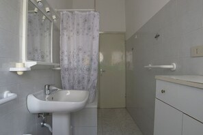 Bañera y secador de pelo