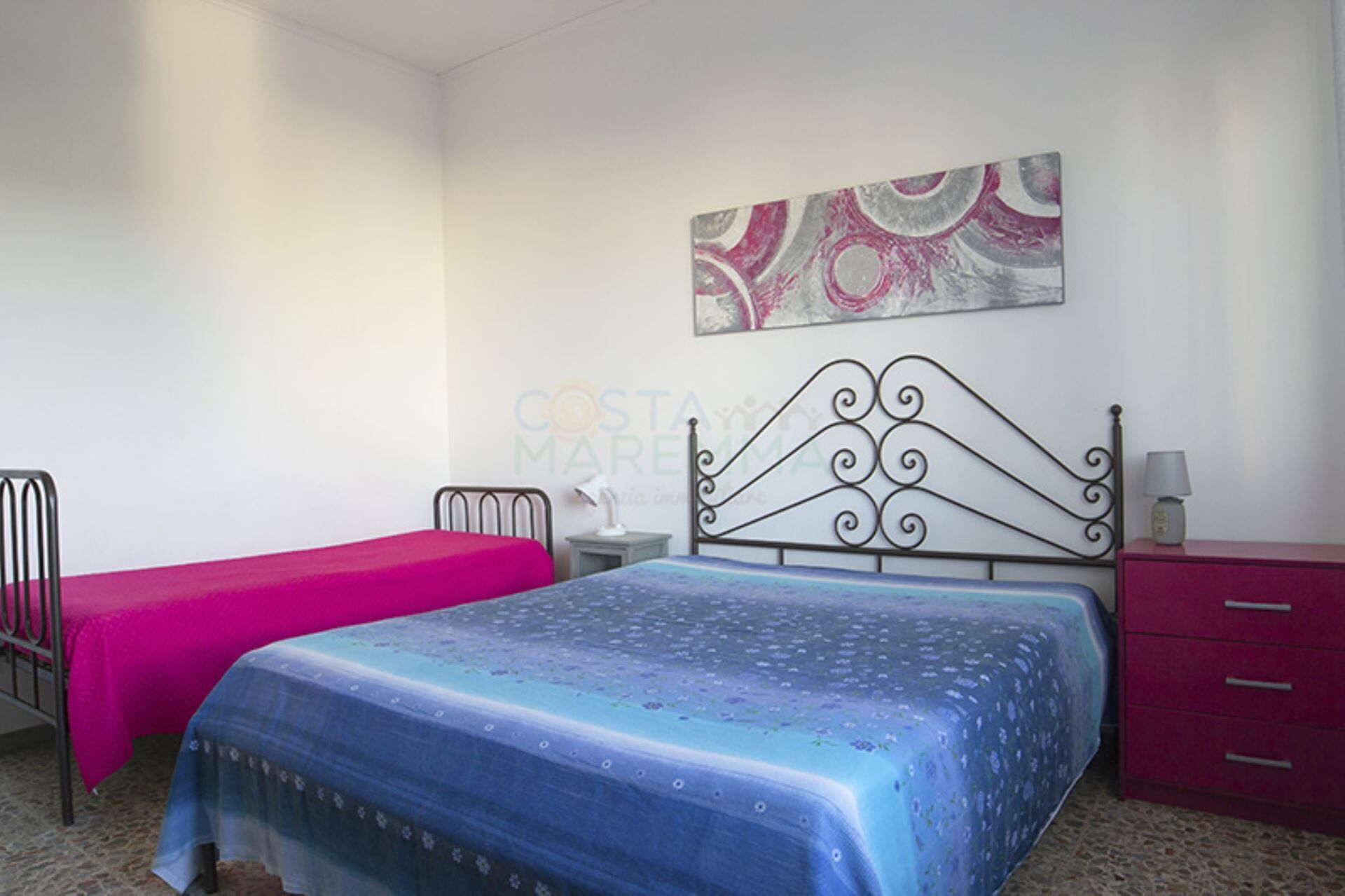 1 camera, ferro/asse da stiro, lenzuola