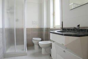 Shower, hair dryer - Italia apartment in Follonica (Follonica)