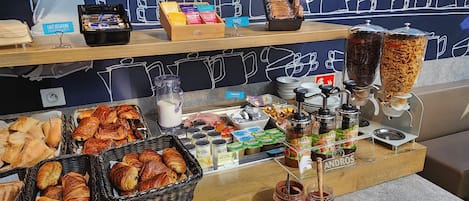 Dagelijks ontbijtbuffet (EUR 8.50 per persoon)