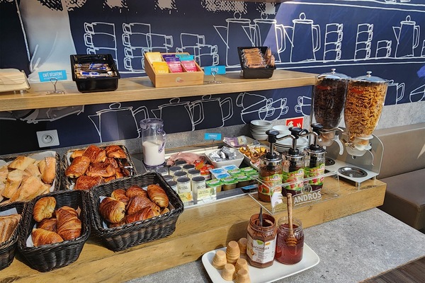 Daily buffet breakfast for a fee