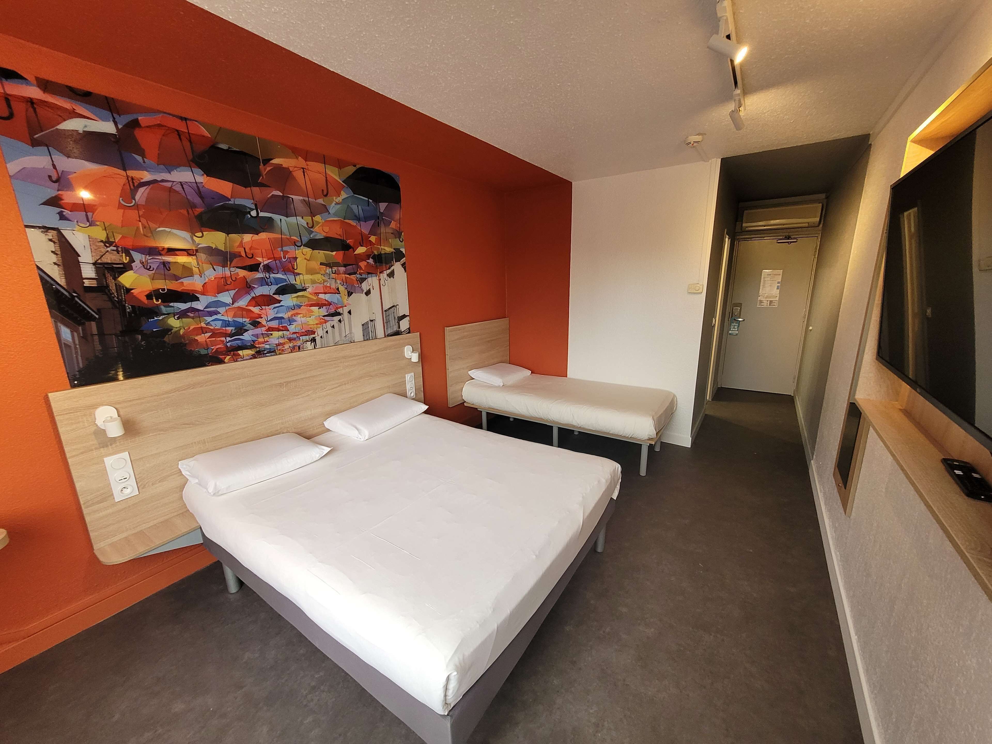 Espace de travail pour ordinateur portable, Wi-Fi gratuit, draps fournis