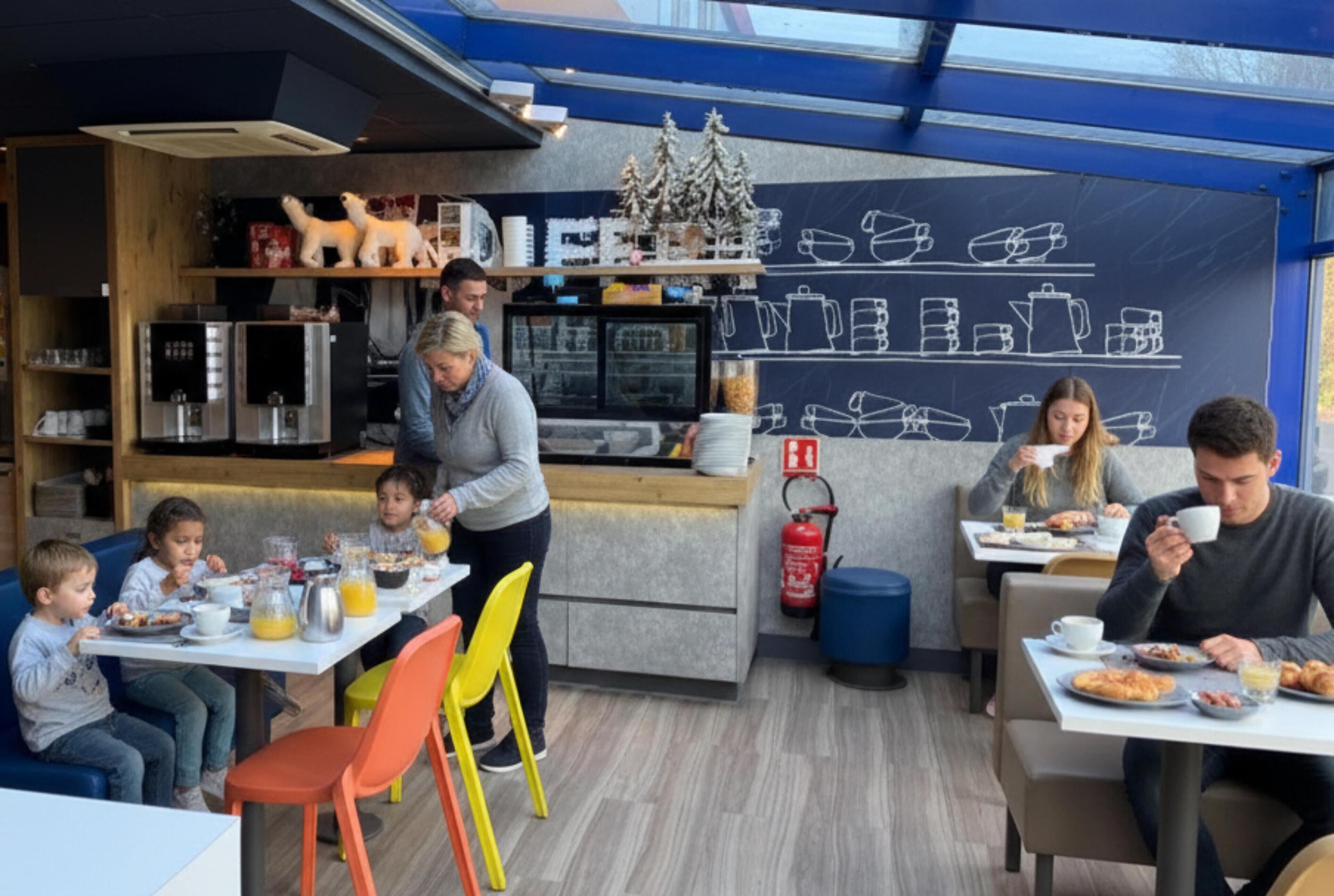 Se ofrece un desayuno bufé todos los días (8.50 EUR por persona)