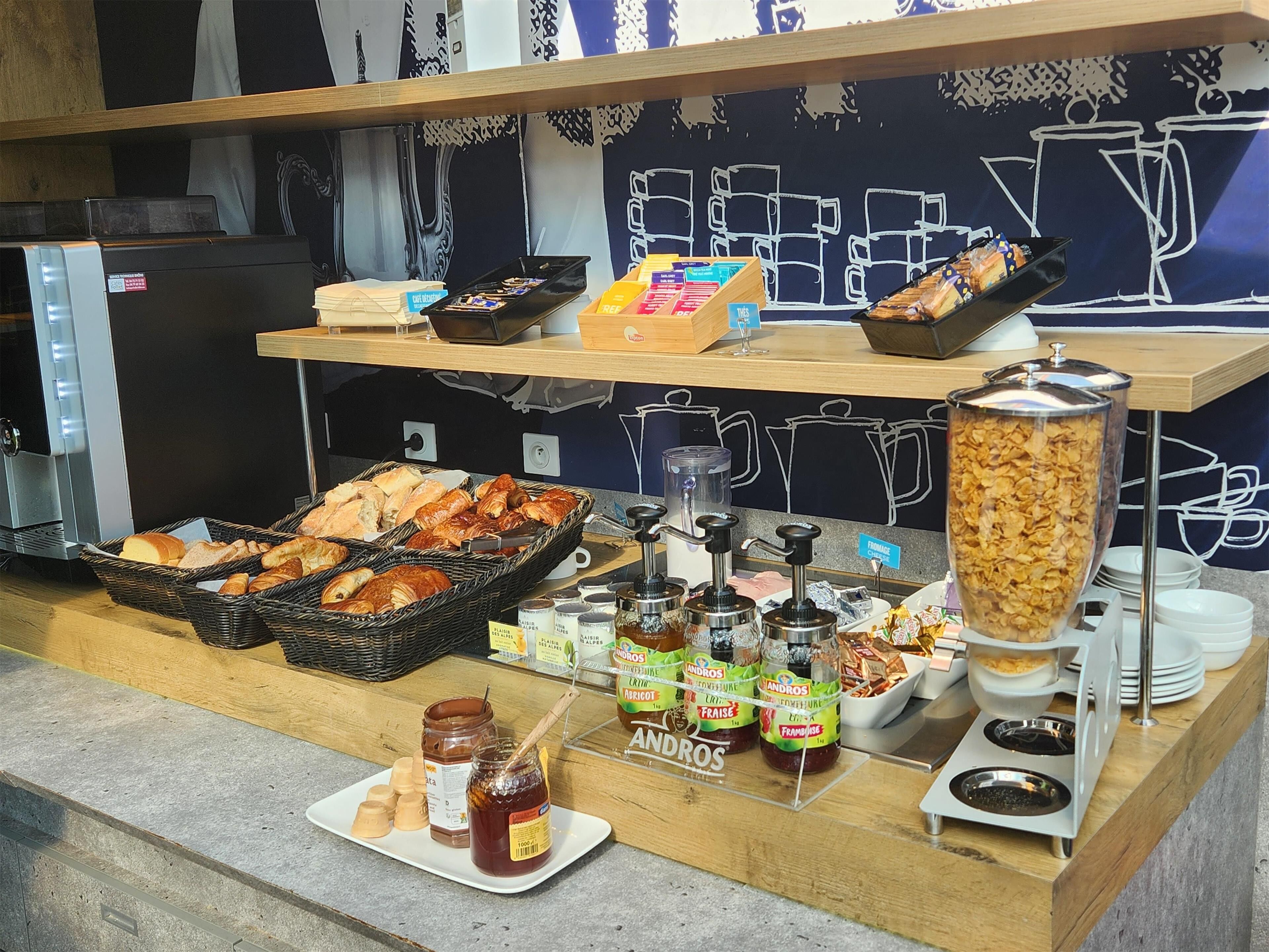 Petit déjeuner buffet servi tous les jours en supplément