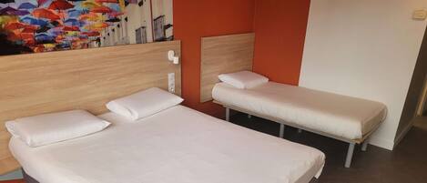 Espai de treball apte per a portàtils i wifi gratuïta