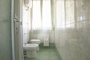 Shower, hair dryer - GIANNUTRI - NODO SAVOIA (Follonica)
