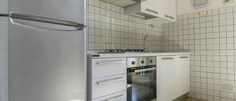 Réfrigérateur, micro-ondes, four, lave-vaisselle