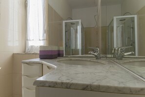 Shower, hair dryer - Grecale apartment in Follonica (Follonica)