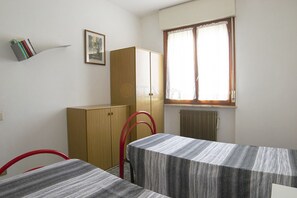 2 bedrooms, iron/ironing board - Scirocco apartment in Follonica (Follonica)