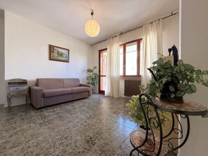 TV - Scirocco apartment in Follonica (Follonica)