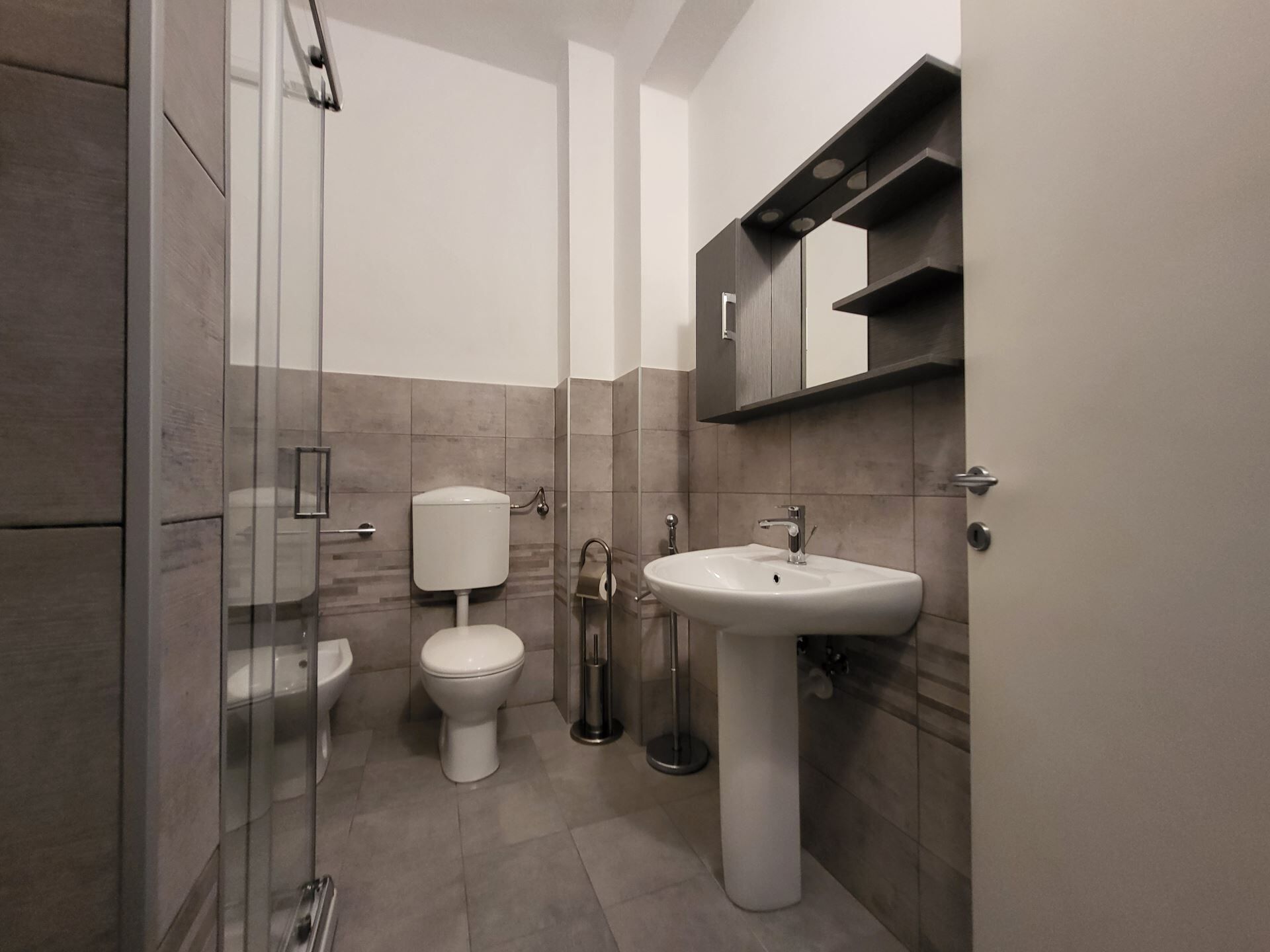 Bathtub, hair dryer