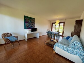 TV - Pini apartment in Follonica (Follonica)
