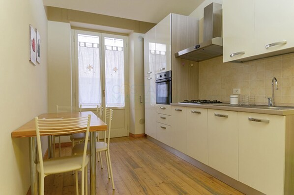 Fridge, oven, dishwasher