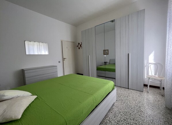 2 camere, ferro/asse da stiro