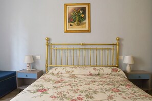2 Schlafzimmer, Bügeleisen/Bügelbrett