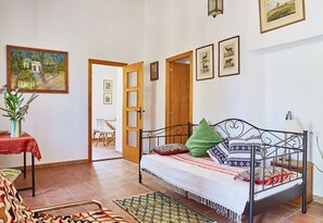 1 bedroom, in-room safe, desk, travel cot