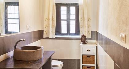 Rural escape with mountain views