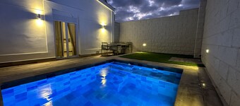 We are 7 minutes from Toledo. It has a private pool and jacuzzi